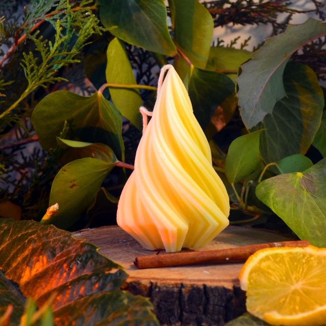 Tree shaped soy candle with fruit smell